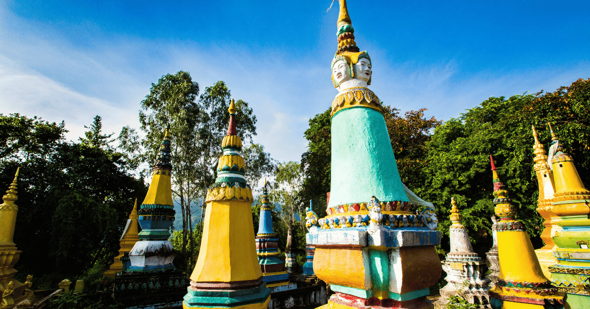 statues bouddhistes dans un temple de Chau Doc
